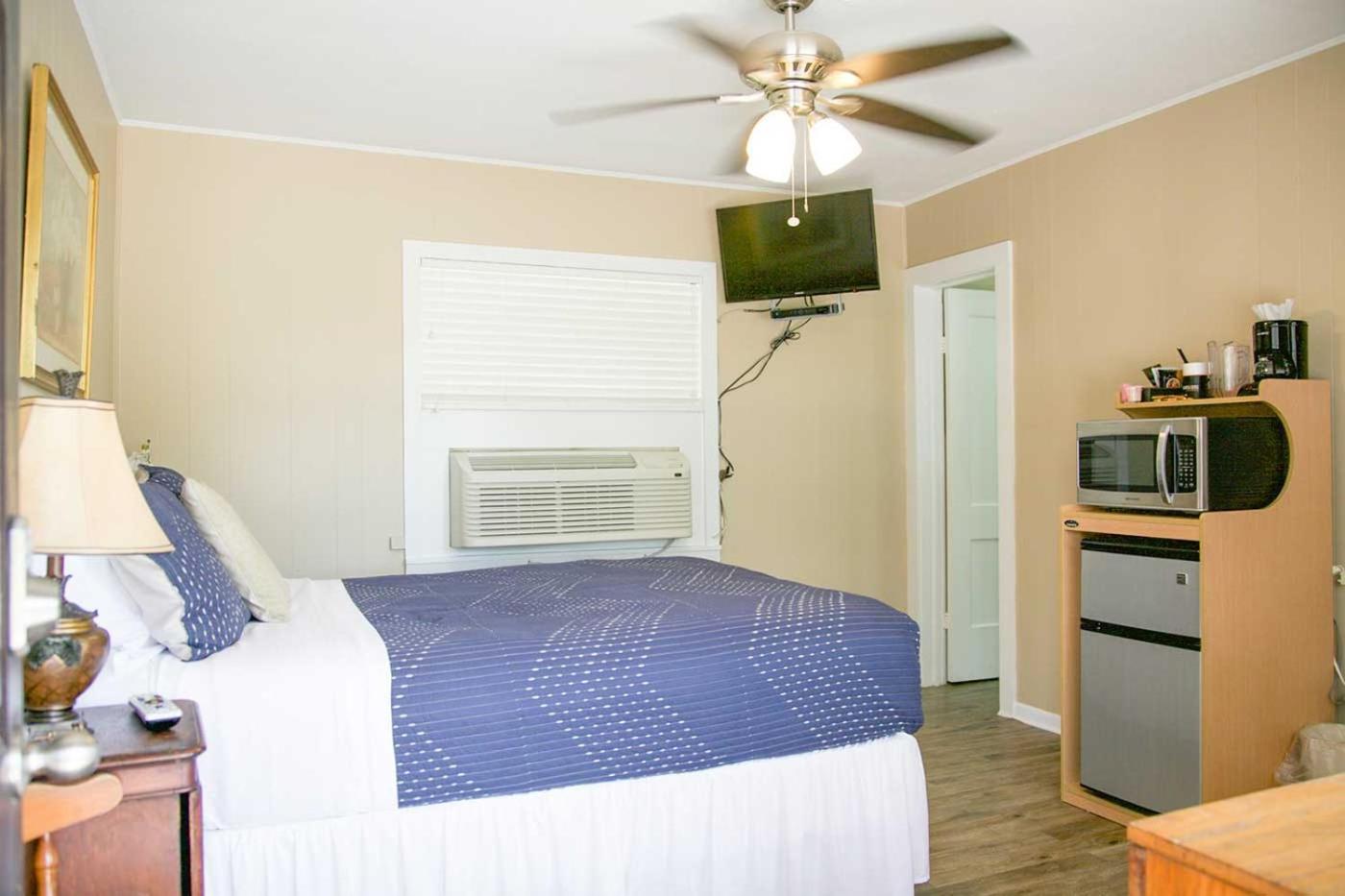 Shiner Country Inn Экстерьер фото