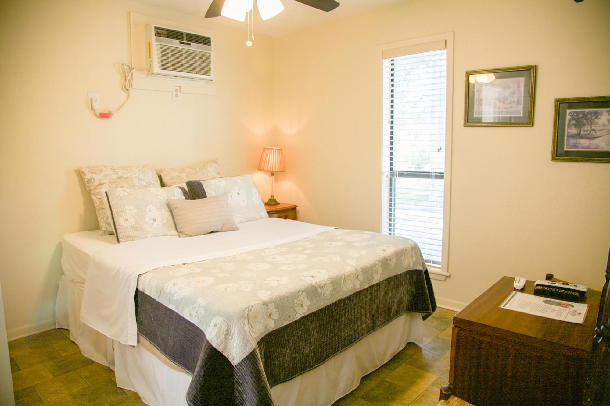 Shiner Country Inn Экстерьер фото